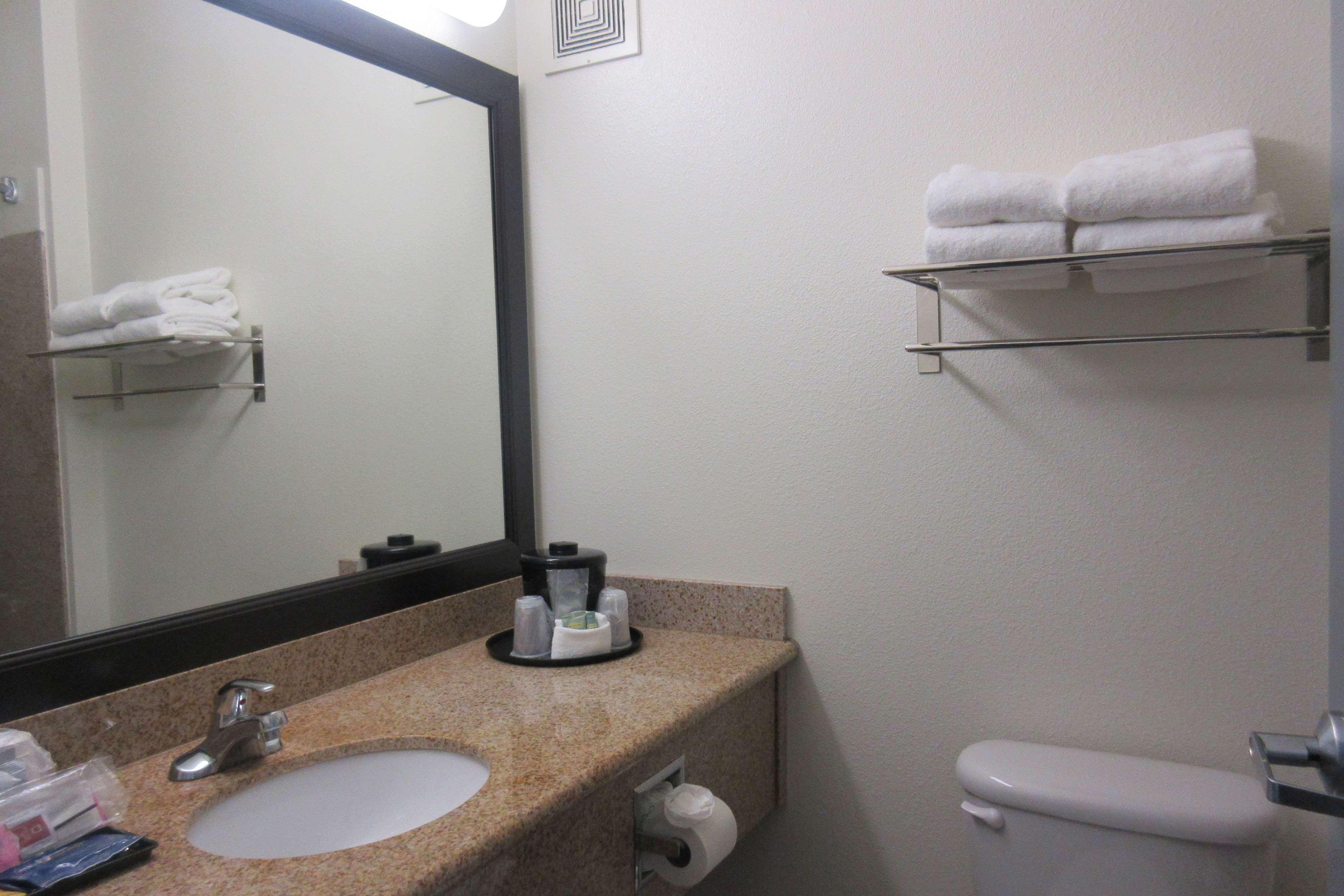 Best Western Crater Lake Highway White City/Medford Hotel Room photo